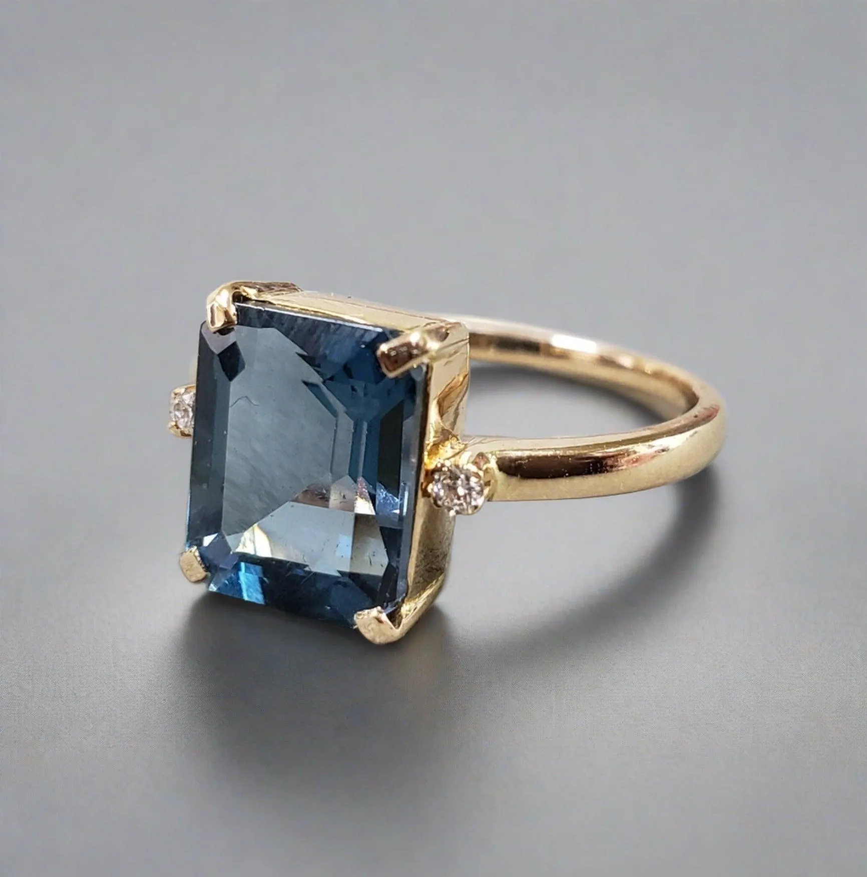 18k Gold London Blue Topaz Diamond Ring