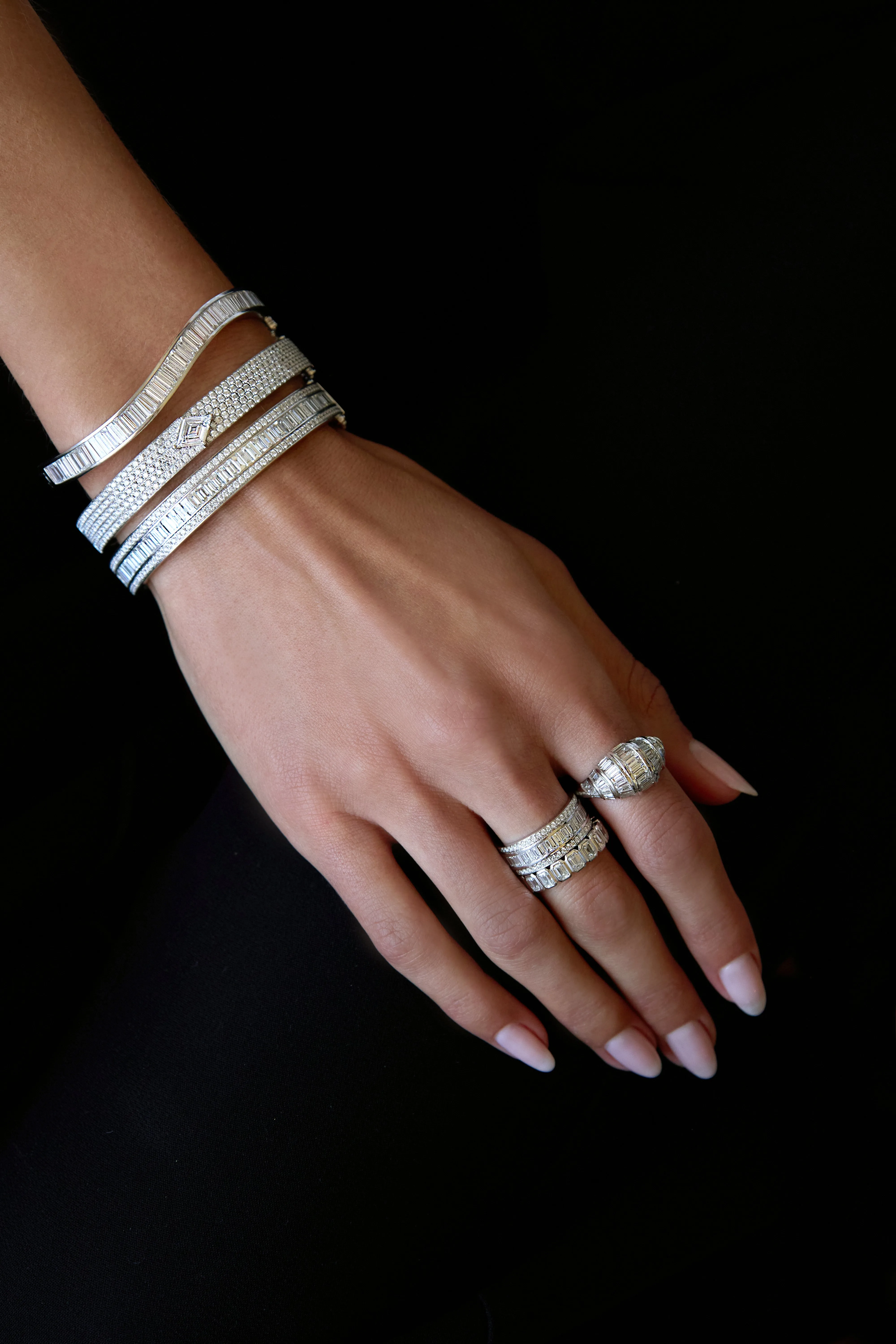 PAVE OVAL BRACELET WITH LOZENGE STEP-CUT DIAMOND